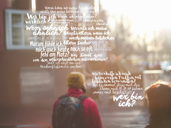 Person von hinten fotografiert stehend zwischen zwei Häuserblocks, Adoptionsdienst Berlin Person von hinten fotografiert stehend zwischen zwei Häuserblocks, Adoptionsdienst Berlin